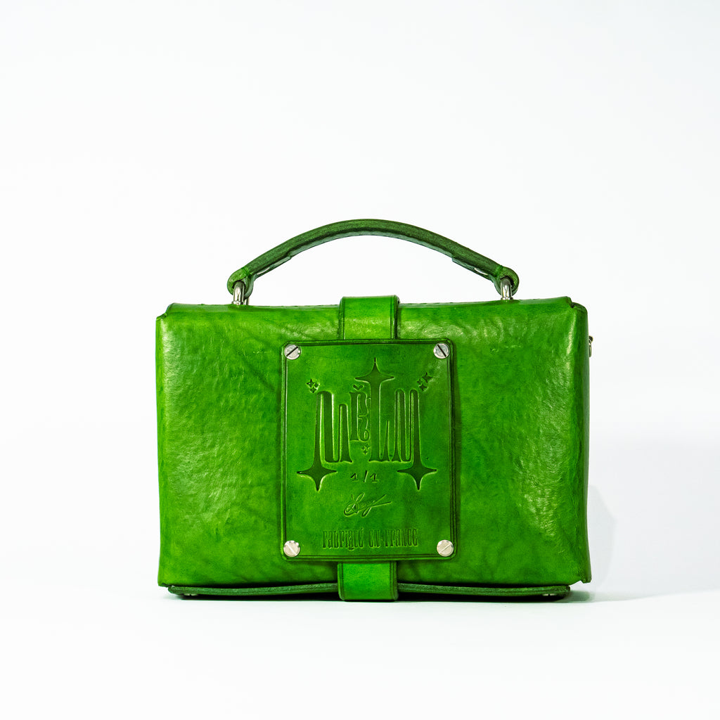 Sac DILI Vert en cuir pleine fleur, détail de la couture sellier
