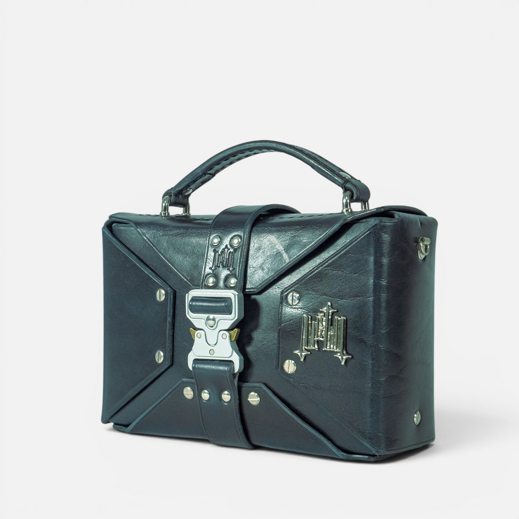 Sac DILI Bleu Marine en cuir pleine fleur, vue de face