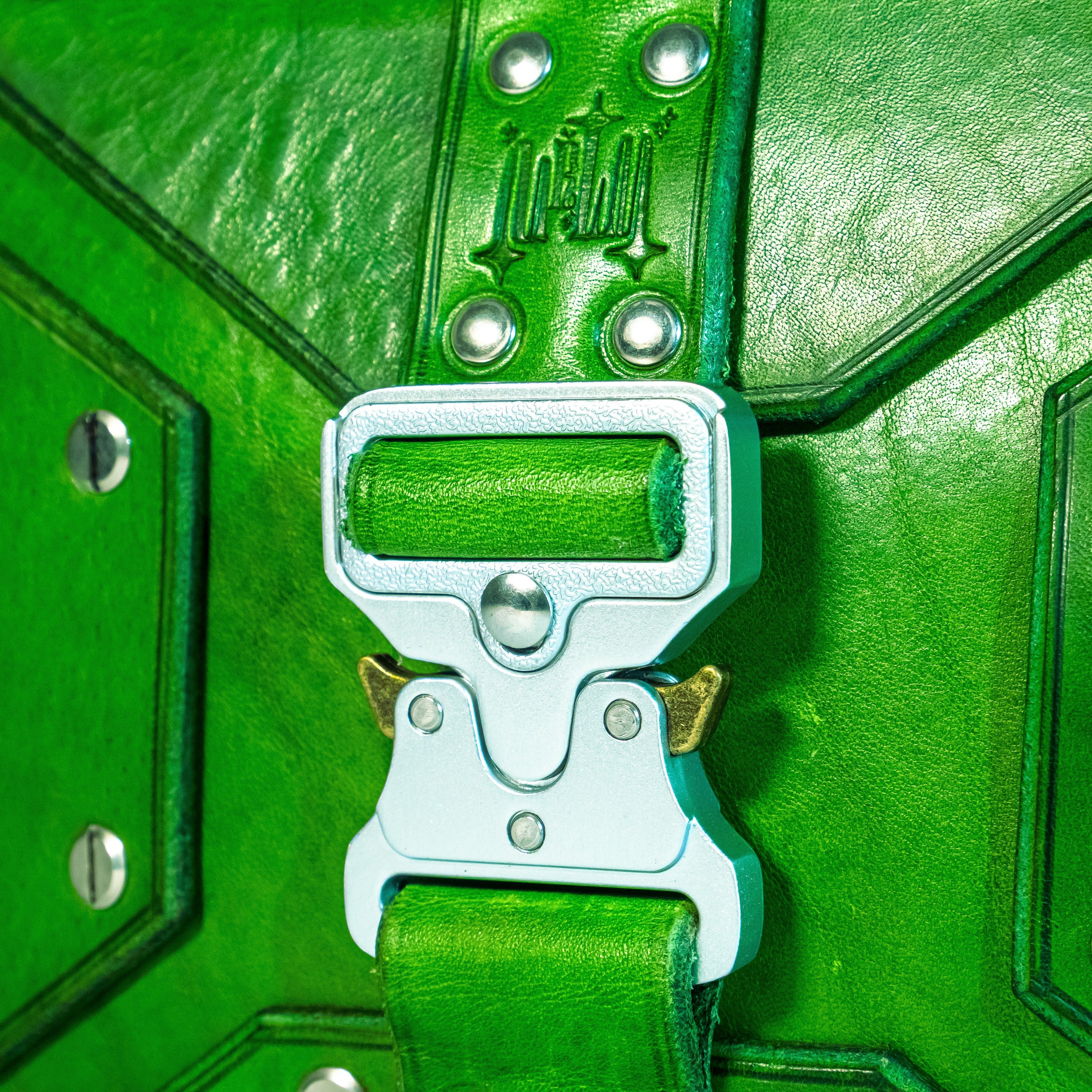 Sac DILI Vert en cuir pleine fleur, vue de profil