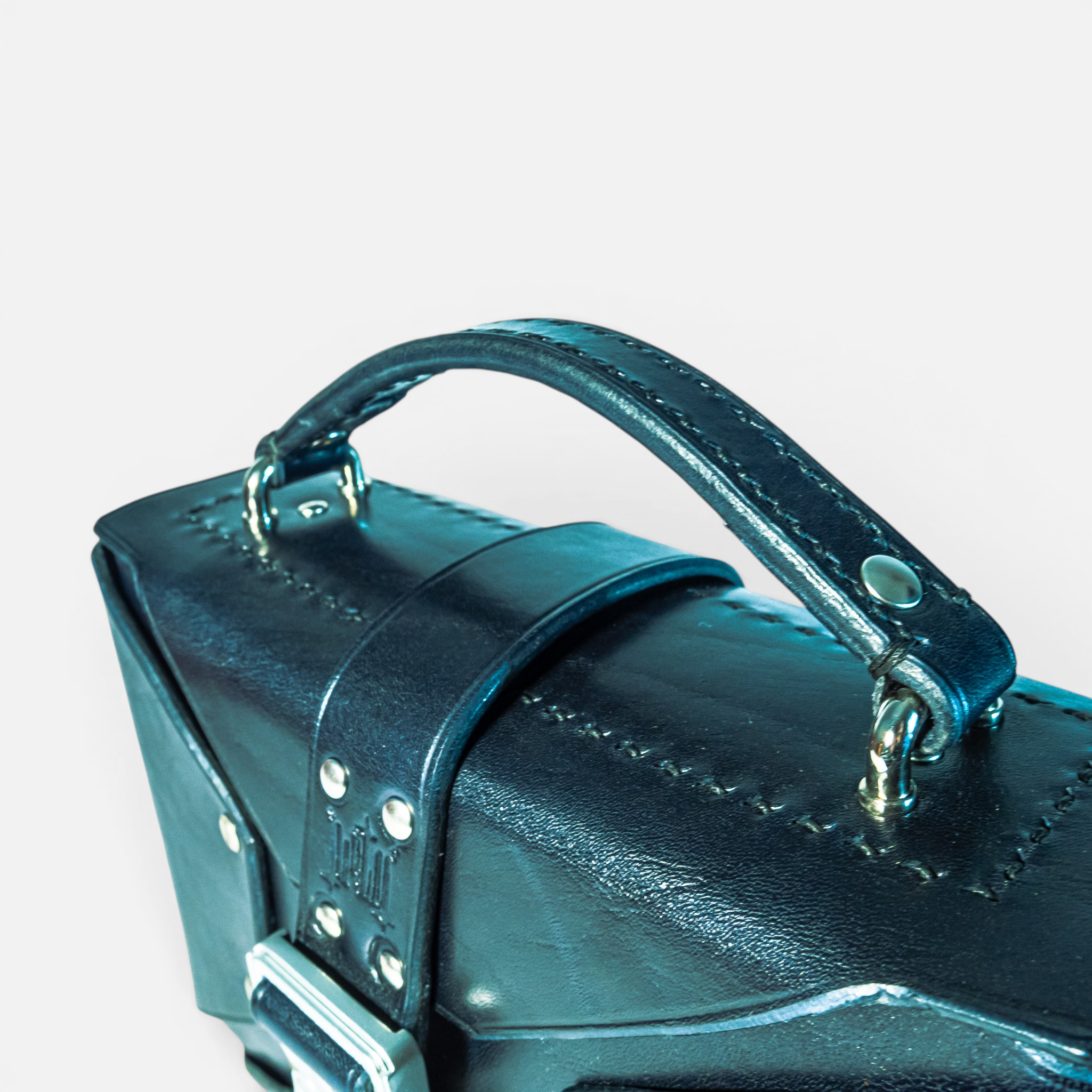 Sac DILI Bleu Marine en cuir pleine fleur, vue d'ensemble